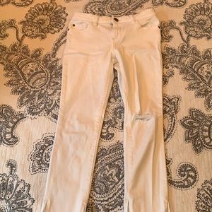 White distressed jeans